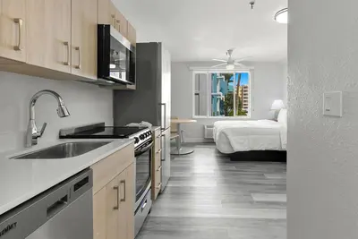 Image de Studio Apartment in Beachfront Property