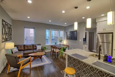 Image de Chic 3br Gem | Tg Park | Patio+Yard+W/D+Workspace