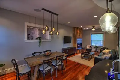 Image de The Urban Refuge | 3br | Fireplace+Backyard+W/D