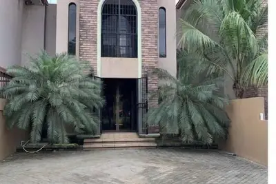 Image de A fully equipped beautiful townhouse with a magnificent pool.