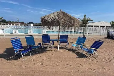 Image de Beach-Farm Backyard Oasis with Goats, Gardens, Games and Free Beach Club Passes!