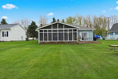 Image de Lakefront Retreat with private dock, Relax, play & gather with family & friends.