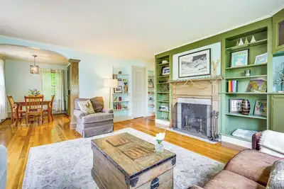 Image de Ambient Manchester Village Apt w/ Deck & Pond!