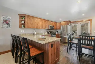 Image de Darling 3 Bedroom Condo with Full Kitchen
