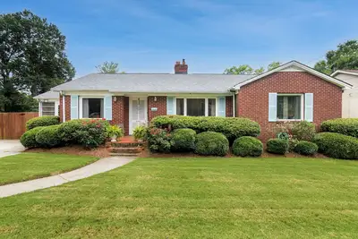 Image de Stunning 2 bed 1 bath home in Plaza Midwood w/ backyard including patio&firepit