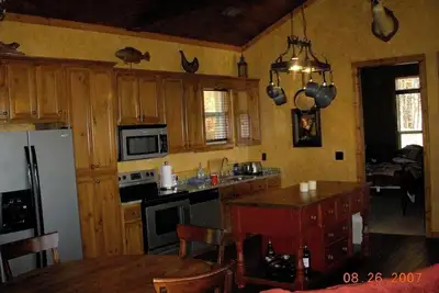 Image de 4 Bedroom Cabin sits on 580 acres with speculator views. Abuts Coalmont Atv park