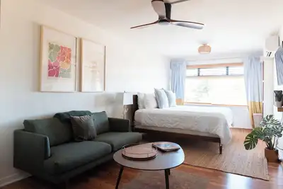 Image de Prince Kuhio Condo  - Steps to the beach!