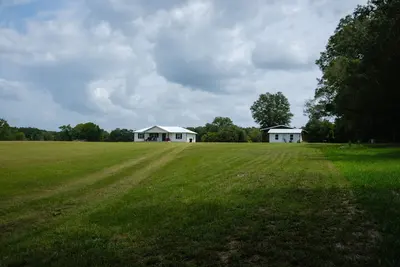 Image de Beautiful New House on 5 Acres close to springs