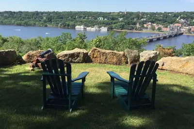 Image de Lift Bridge Hideaway - A Unique River Bluff Home