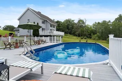 Image de Catskill Retreat Hot Tub, Fire Pit, Pool!