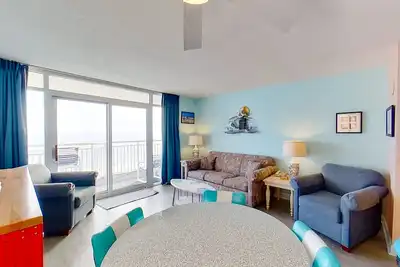 Image de 8th floor oceanfront condo, shared pool, central Ac, shared hot tub
