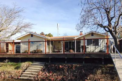 Image de Clearlake Canal Front Home, Dog-friendly & Sauna