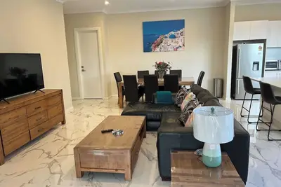 Image de Modern house between Airport and Sea