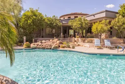 Image de Stylish Grayhawk Townhome: Heated Pool, Spa & Gym