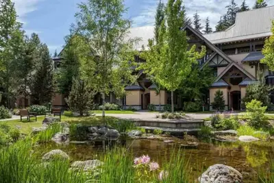 Image de Serene Mountain Retreat w/ Private Hot Tub. Steps to Village and Lifts. Sleeps 5