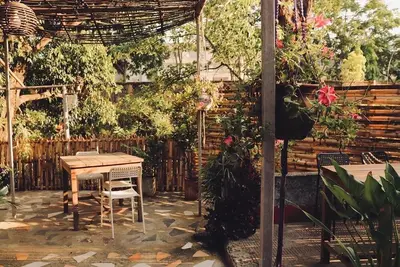 Image de A peaceful retreat, amidst nature and sounds of birds\/ artist studio