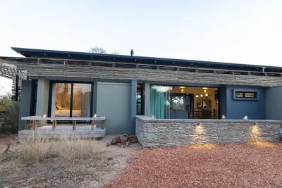 Image de Villa א Hoedspruit avec bain א remous