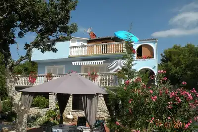 Image de Apartment Sole close to the beach on Island Krk - Casa dipinto di blu