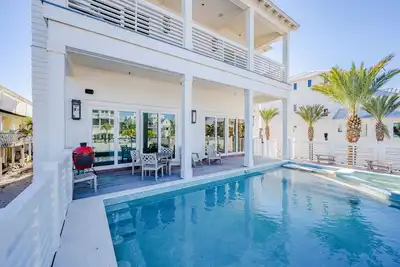 Image de Blue Fin\" - Your Ultimate Luxury Retreat!