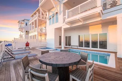 Image de Explore \"Coastal View\" - New Custom Beach Home!