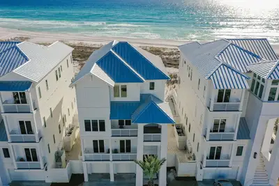 Image de Coral Cay - A Stunning Home with Exquisite Views!