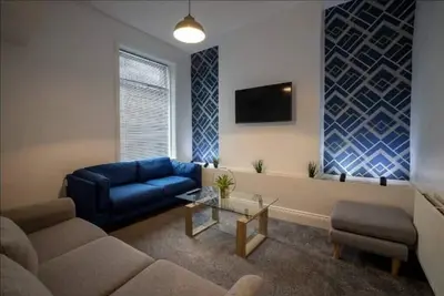 Image de Abingdon House | 4bdr | 4 Ensuite | Workstays Uk
