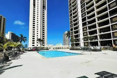 Image de Waikiki Banyan-Pool-Free Parking-Free Wi-Fi-One Br