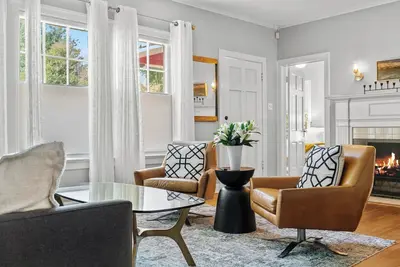 Image de Vintage Charm in Clarksville Steps from Downtown