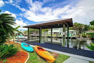 Image de New Furnishings Deep Water Canal \"The Blue Pelican\" Boat Dock, Kayak, Bike, Fish