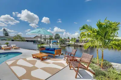 Image de Luxury Apollo Beach Retreat w/ Private Pool & Dock