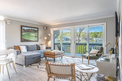 Image de Pinehurst Lakefront Condo: Ground Floor Condo