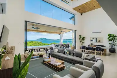 Image de Staffed Luxury Oceanview Villa w\/ golfcart, jacuzzi, infinity pool &breakfast