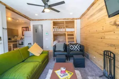 Image de Mountain Modern Condo W\/ Built-in Queen Bunkbeds!