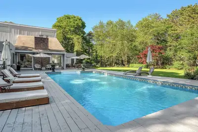 Image de Contemporary home close to beaches with private pool, open floorplan, and. . .