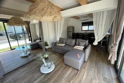 Image de très jolie appartement près des plages au calme
