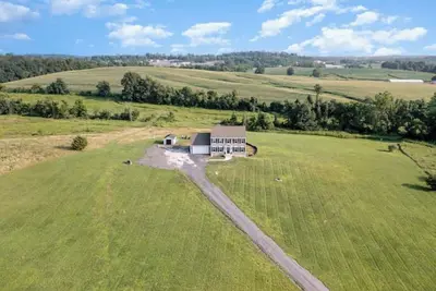 Image de 10-Acre Sunset Hill Retreat