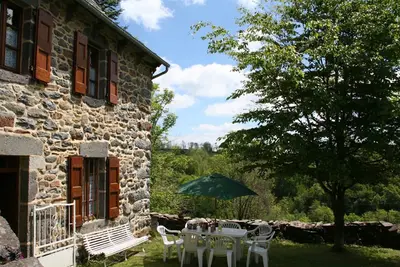 Image de *** Maison indépendante calme Typique jardin La maison de Curières***