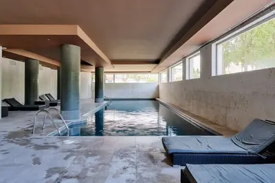 Image de 2 Bdr Apartment W/Pool and Jacuzzi by LovelyStay