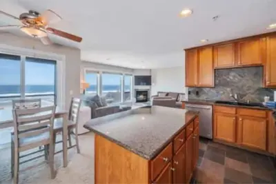 Image de Bella Vita: 2 Bed 2 Bath: Beach: Fireplace:\n Pet-Friendly