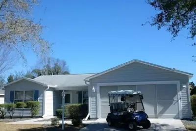 Image de Close to Lake Sumter Landing with Golf Cart!