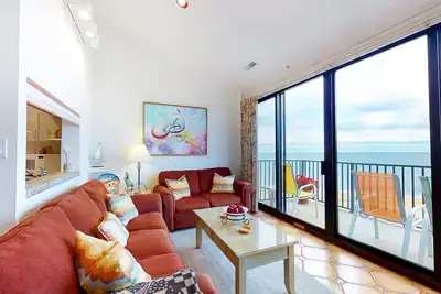 Image de Sea Colony 9th floor condo with tennis court, elevator, gym & ocean view