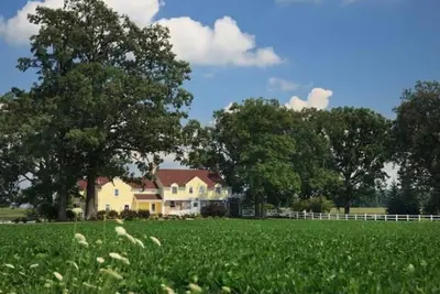 Image de Farm House Central Ohio Near Everheart Wedding venue, Pickwick and MidOhio Race