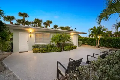 Image de Wonderful Place w/Private Patio Next to the Beach