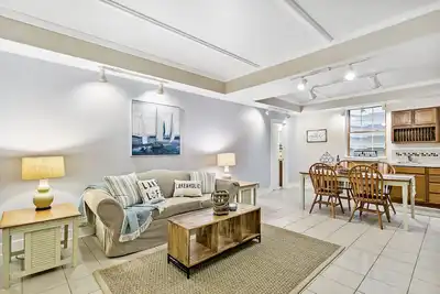 Close to Beaches, Downtown Saugatuck, Fire pit - Coastal Carriage House Lower