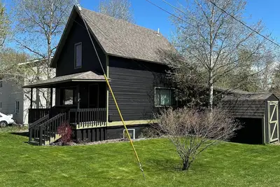Image de 3 bd 3 ba Columbia Falls vacation home 15 miles from Glacier National Park