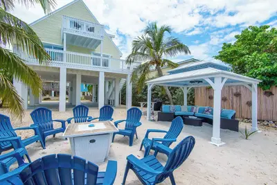 Image de Gorgeous Ocean View Home!