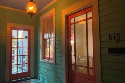 Image de MidCentury Modern Bungalow. Minutes from French Quarter and Cbd!