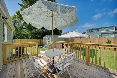 Image de Charming Hampton Home w/ Fireplace, Deck & Grill!