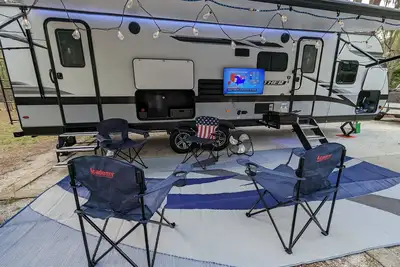Image de Disney or Beach Ready! 2022 Jayco Jay Feather 33' Bunkhouse - Delivery only