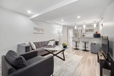 Image de #116 Roomy, Renovated, Cote-Des-Neiges area
